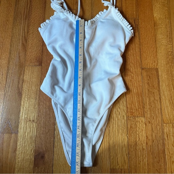 Zaful One Piece Swimsuit Womens size 4 White Textured Open Back Thin Strap(T) - Picture 6 of 11